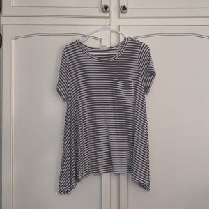 gray and white stripped tee